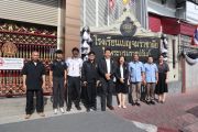 บ.ร. ห่วงใยรอบรั้ว จับมือ สน.สำราญราษฎร์ ลงพื้นที่ตรวจจุดเสี่ยงรอบโรงเรียน ภายใต้ “โครงการ 1 ตำรวจ 1 โรงเรียน” สร้างความอุ่นใจให้ชุมชน